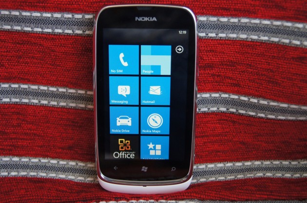 Nokia-Lumia-610-13