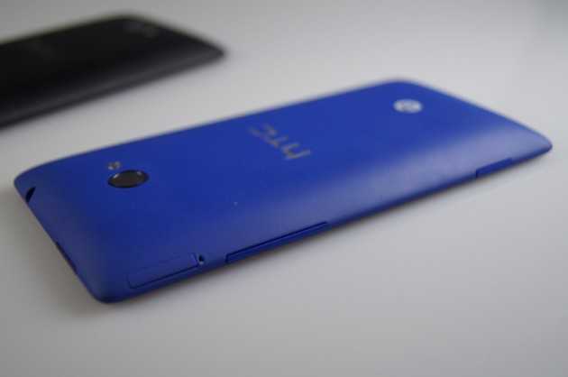 HTC-Windows-Phone-8X-17