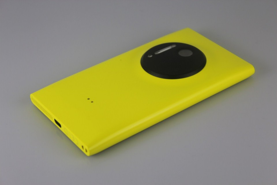 Nokia-Lumia-1020-Gadget (5)