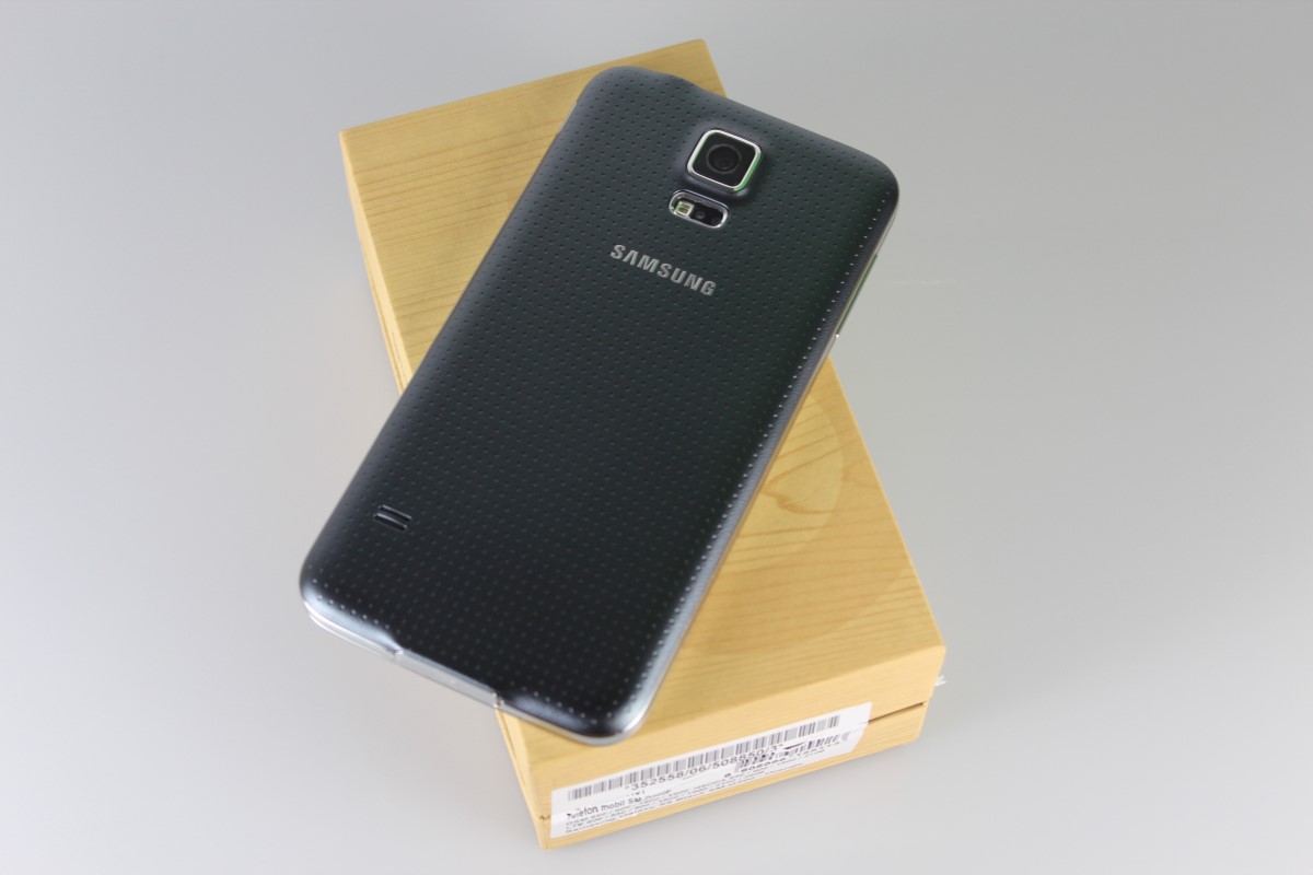 Unboxing-Samsung-GALAXY-S5-11
