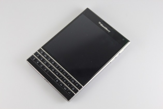 BlackBerry-Passport (1)