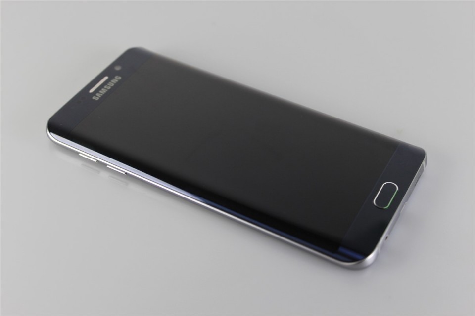 Samsung-GALAXY-S6-Edge-Plus (4)