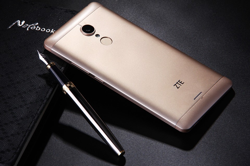 ZTE V5 (2015) 2