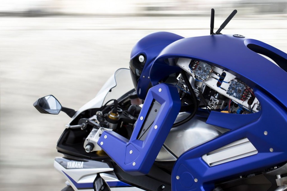 Motociclete autonome Yamaha