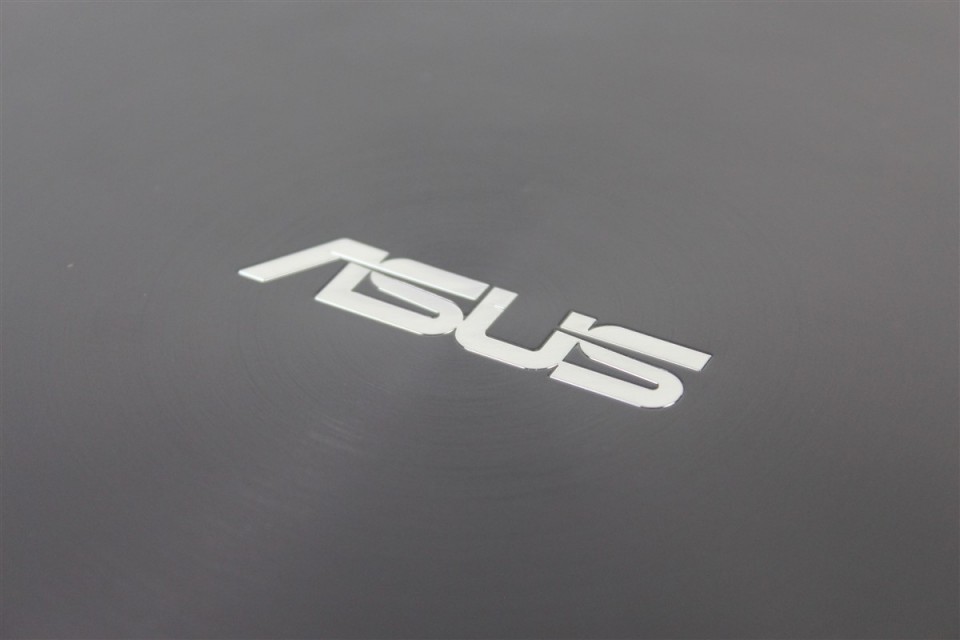 ASUS-Zenbook-UX305-cu-Intel-Skylake (1)