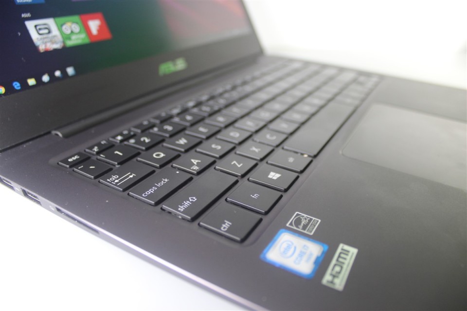 ASUS-Zenbook-UX305-cu-Intel-Skylake (11)