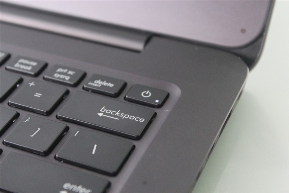 ASUS-Zenbook-UX305-cu-Intel-Skylake (16)