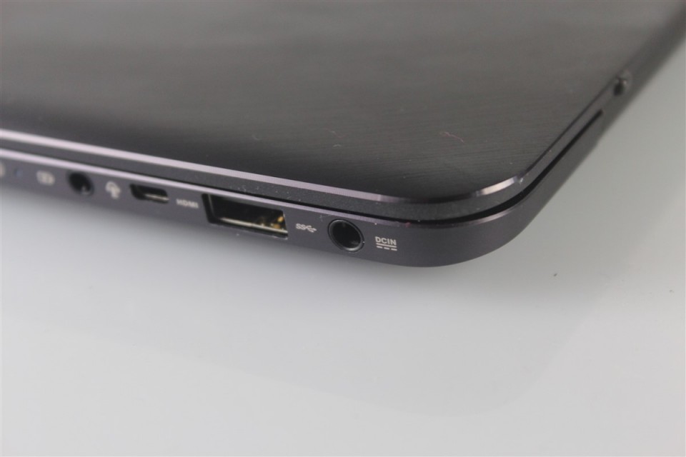 ASUS-Zenbook-UX305-cu-Intel-Skylake (7)