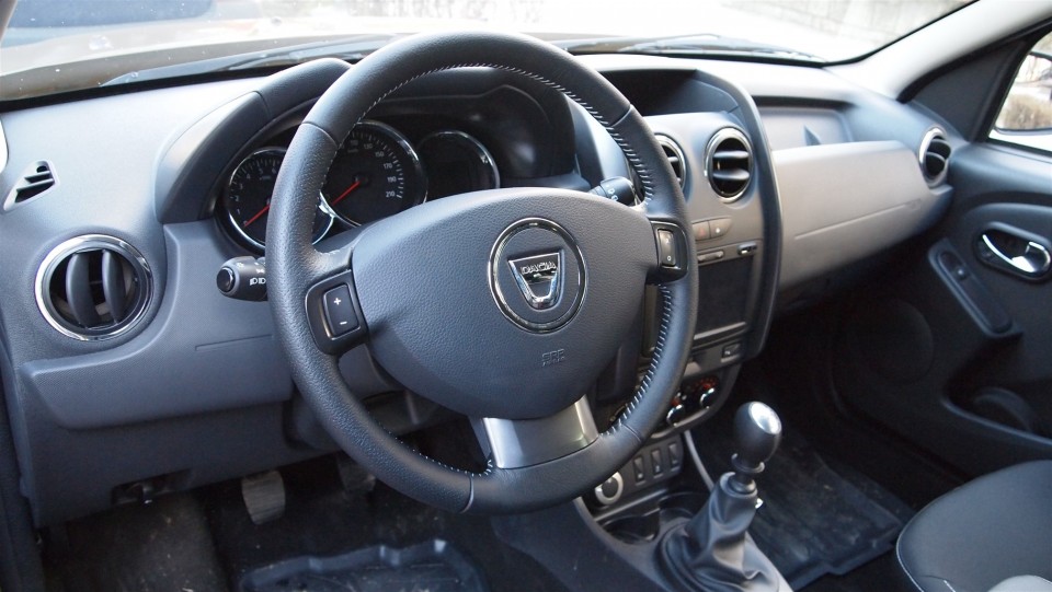 Dacia Duster Connected by Orange Interior (15)