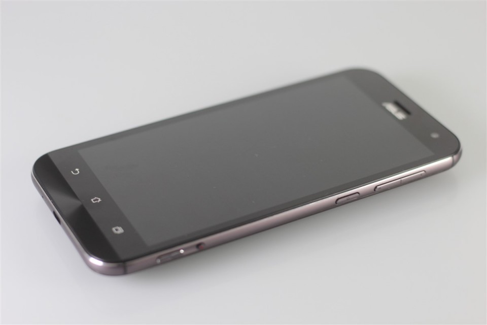 ASUS-Zenfone-Zoom (1)